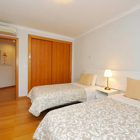 T2 Centro - Ribeira Vinhas Apartment *